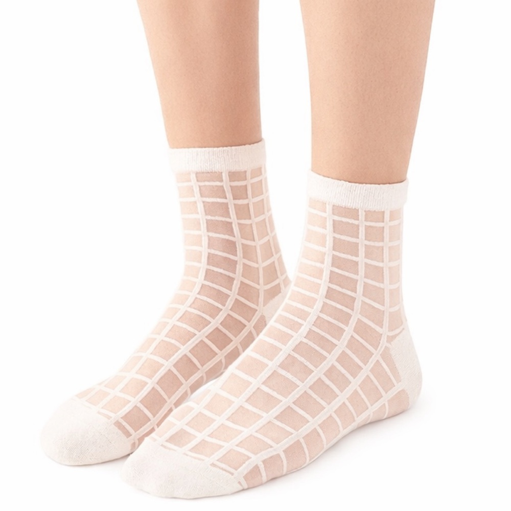 White Sheer Mesh Grid Ankle Socks Women’s Size 5-9